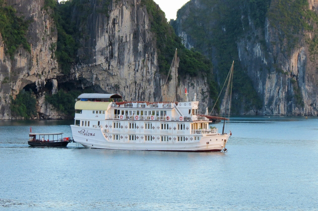 Paloma Cruise (Best Price Guarantee) - Bai Tu Long bay